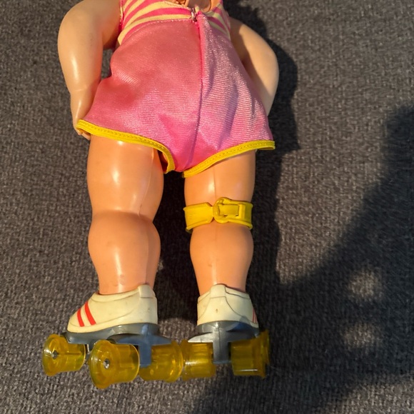 Vintage Tyco Roller Skating Doll w/ Light-Up Skates Pink Outfit 1980s - Picture 7 of 7